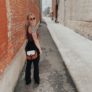 Meet your Posher, Civia